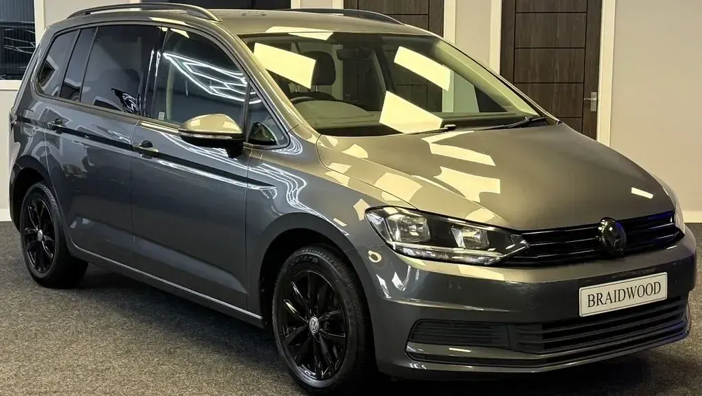 Used VW Touran SE 110 HP (80 kW) 2017 Grey MPV
