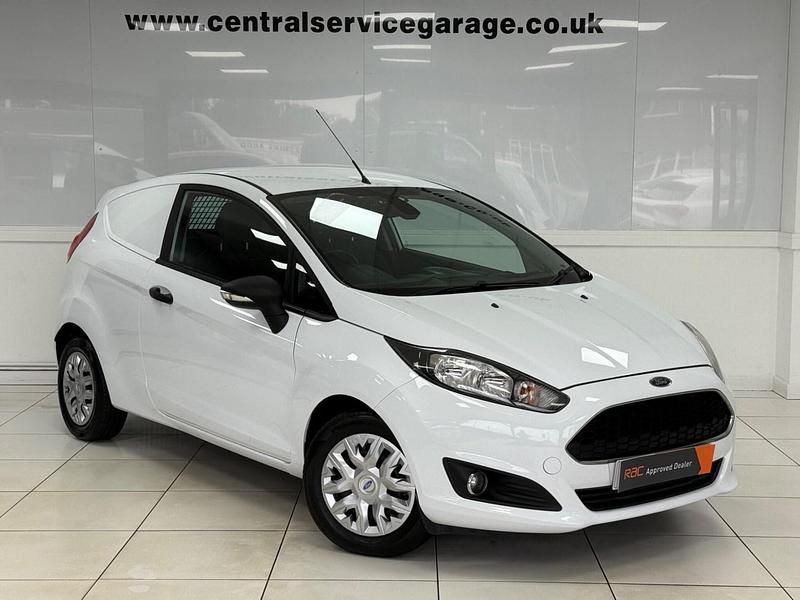 White Used 2016 Ford Fiesta Hatchback | £5,250 (Fair price) - Image 1/3