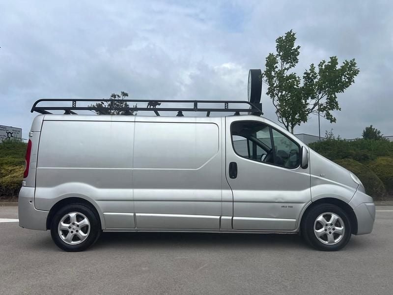 Silver Used 2010 Renault Trafic Van | £3,500 (A bit pricey) - Image 1/4