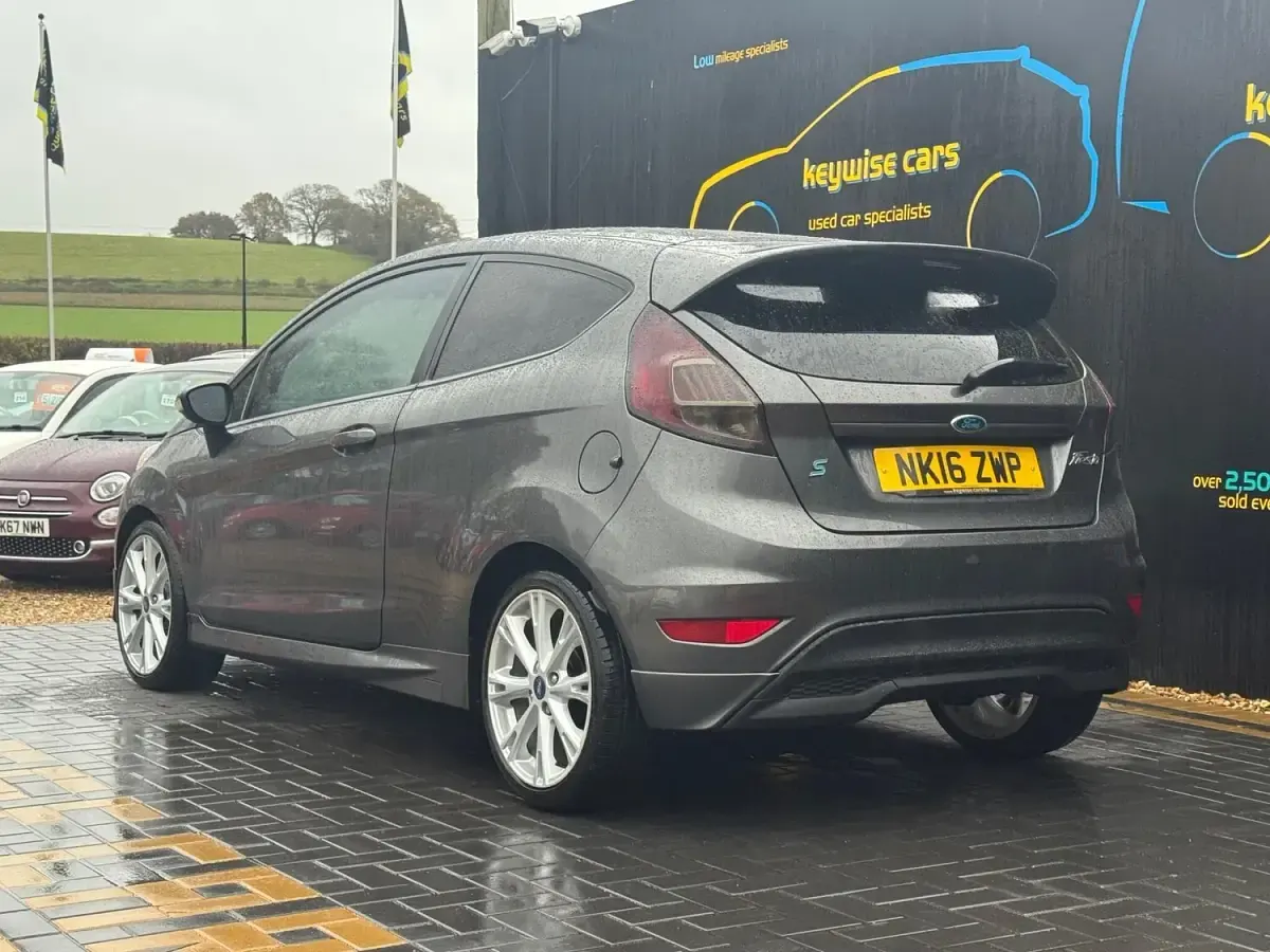 Used Ford Fiesta Zetec 125 HP (91 kW) 2016 Grey Hatchback