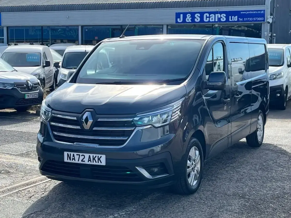 Used Renault Trafic 130 HP (95 kW) 2022 Grey MPV