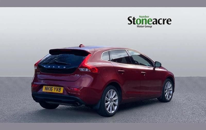 Used Volvo V40 SE Lux 152 HP (111 kW) 2016 Red Hatchback
