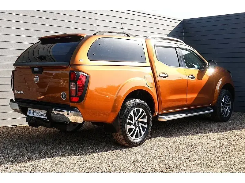Used Nissan Navara Tekna 190 HP (139 kW) 2016 Yellow Pickup