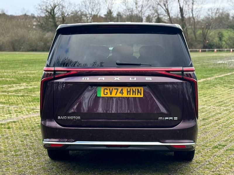 Used Maxus MIFA 9 180 kW (245 HP) 2025 Red MPV