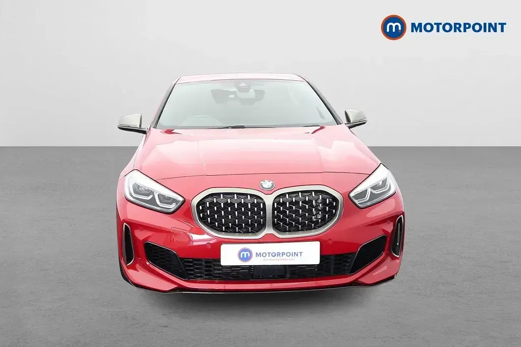 Begagnad BMW M135 2022 Röd Halvkombi