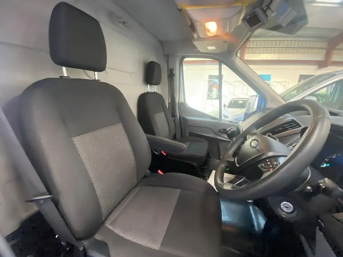 Used Ford Transit 130 HP (95 kW) 2019 White Van