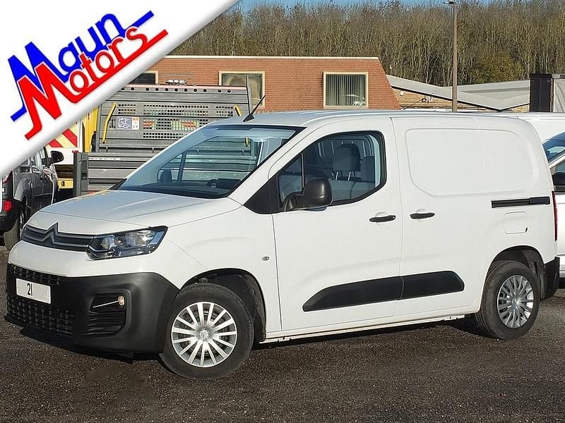 White Used 2021 Citroën Berlingo MPV | £7,995 (Good price) - Image 1/4