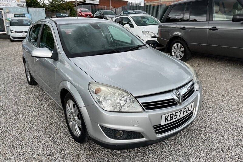 Silver Used 2007 Vauxhall Astra Design Edition Hatchback | £995 (Fair price) - Image 1/1