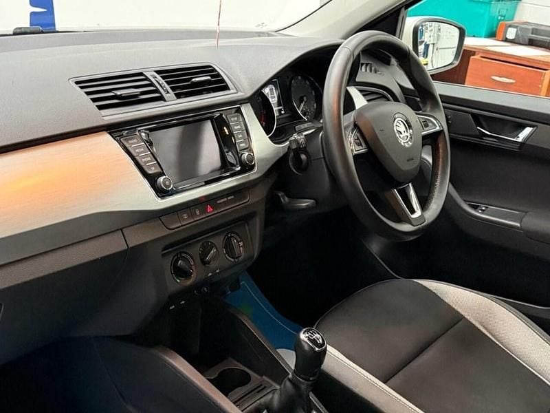 Used Skoda Fabia SE 95 HP (69 kW) 2017 White Hatchback