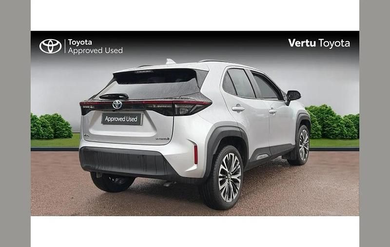 Used Toyota Yaris Cross 113 HP (83 kW) 2024 Silver SUV