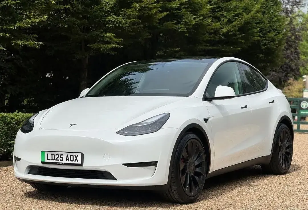 Used Tesla Model Y Performance 286 kW (389 HP) 2025 White SUV