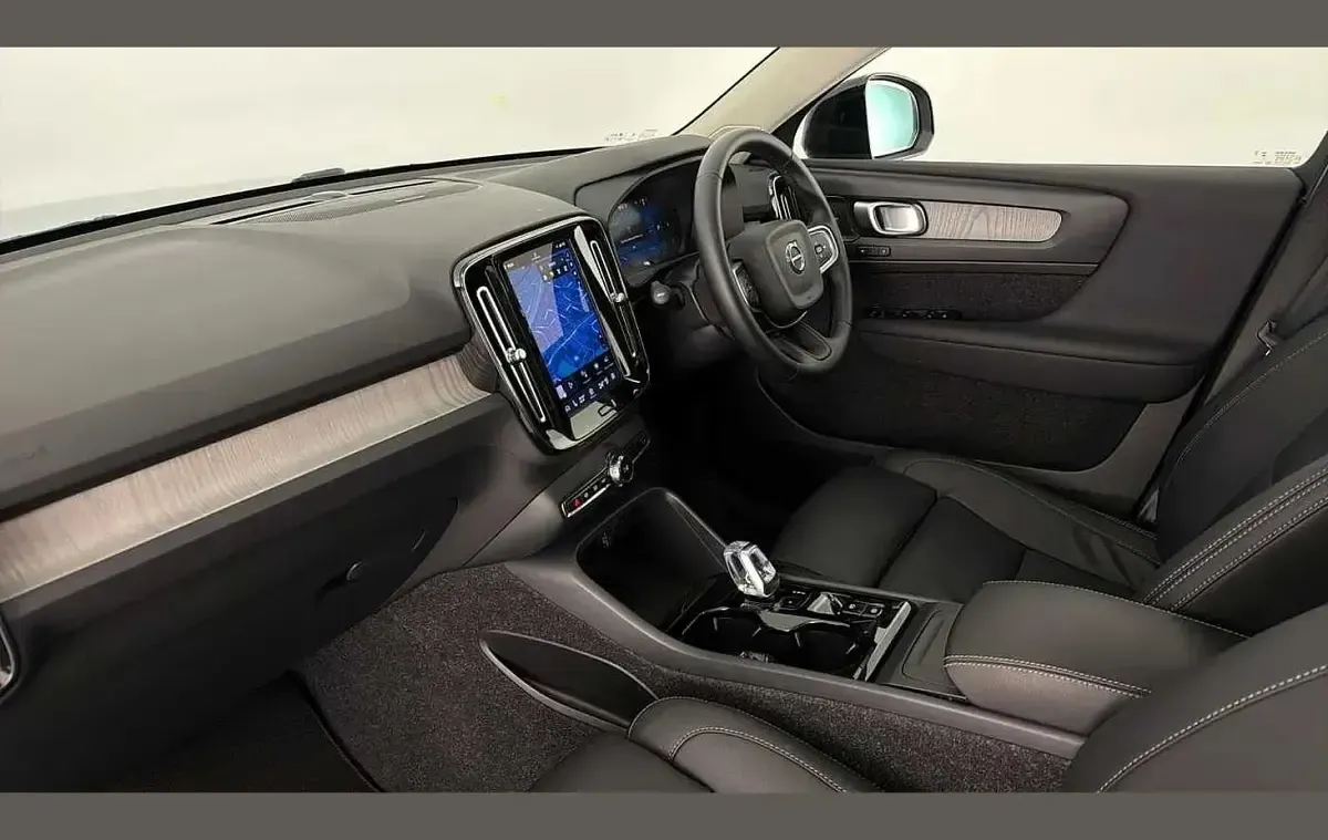 Used Volvo XC40 Ultra 197 HP (144 kW) 2025 Fjord blue SUV