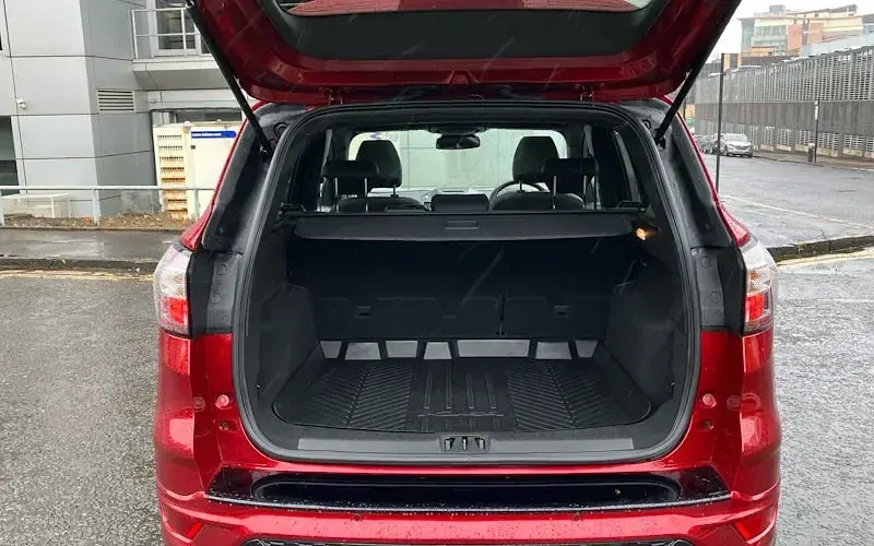 Used Ford Kuga ST-Line 180 HP (132 kW) 2019 Red SUV