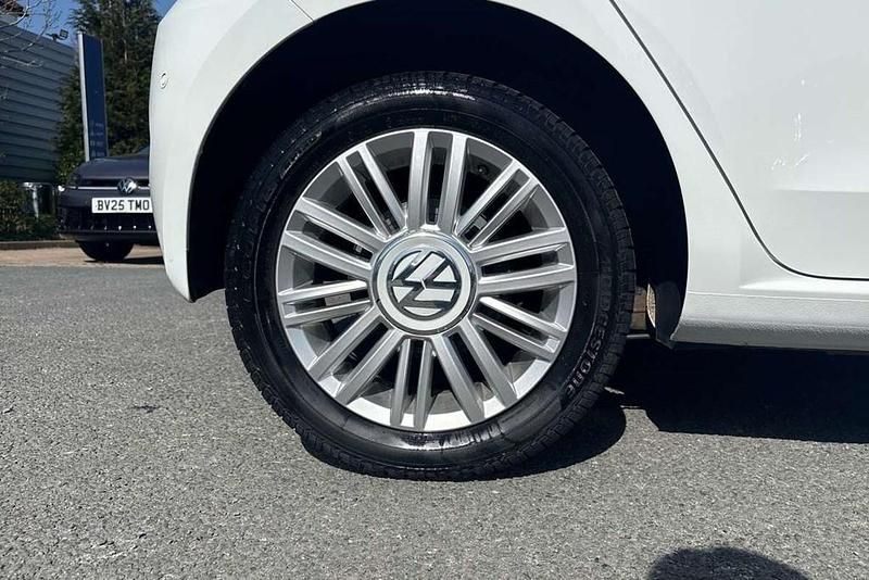 Used VW up! move up! 60 HP (44 kW) 2019 White Hatchback