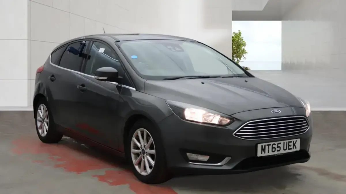 Used Ford Focus Titanium 125 HP (91 kW) 2015 Grey Hatchback