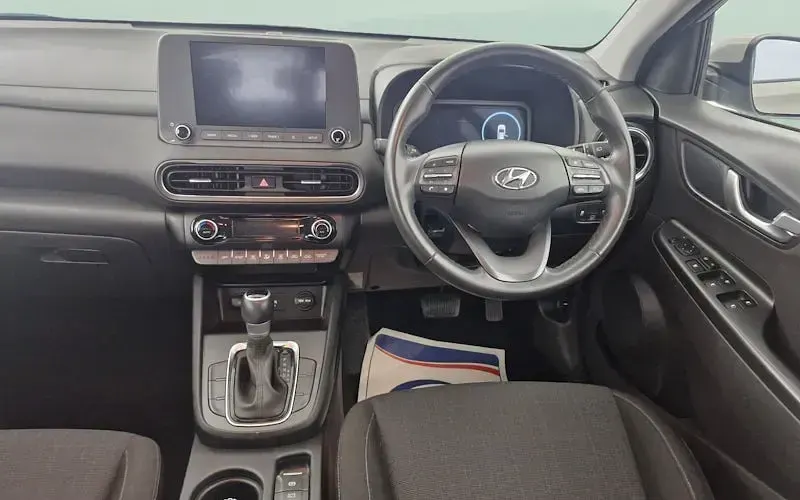Gebraucht Hyundai Kona SE 141 PS (103 kW) 2022 Grau SUV
