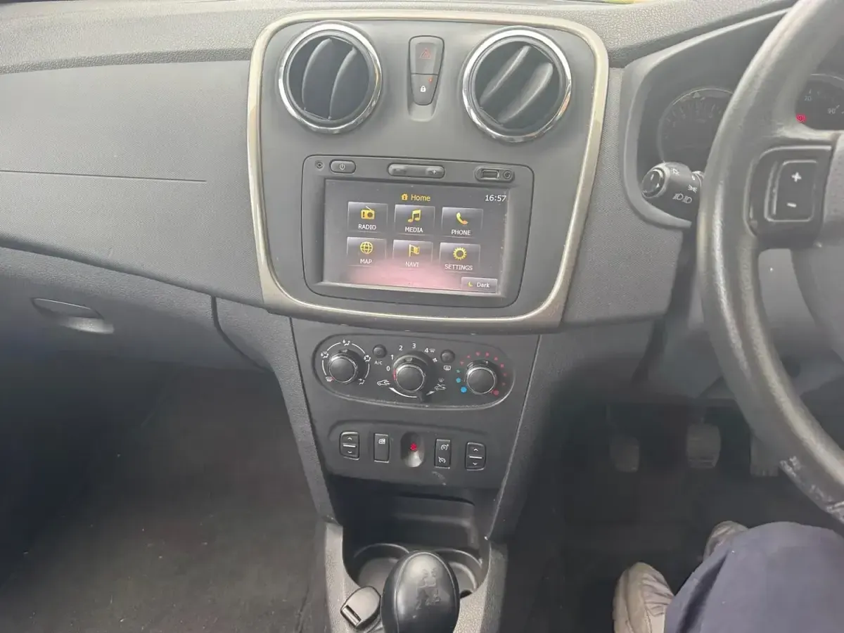 Used Dacia Sandero Lauréate 90 HP (66 kW) 2015 Silver Hatchback