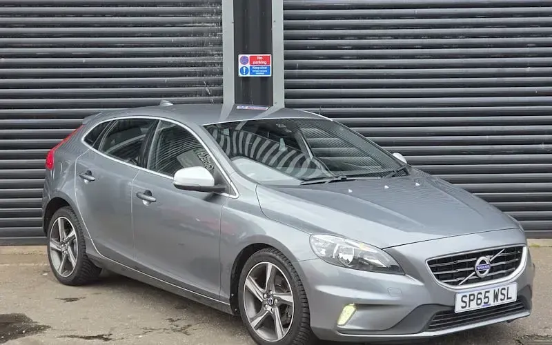 Used Volvo V40 R-Design 122 HP (89 kW) 2019 Hatchback