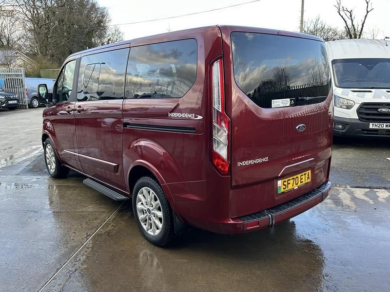 Used Ford Tourneo Titanium 130 HP (95 kW) 2020 Red MPV