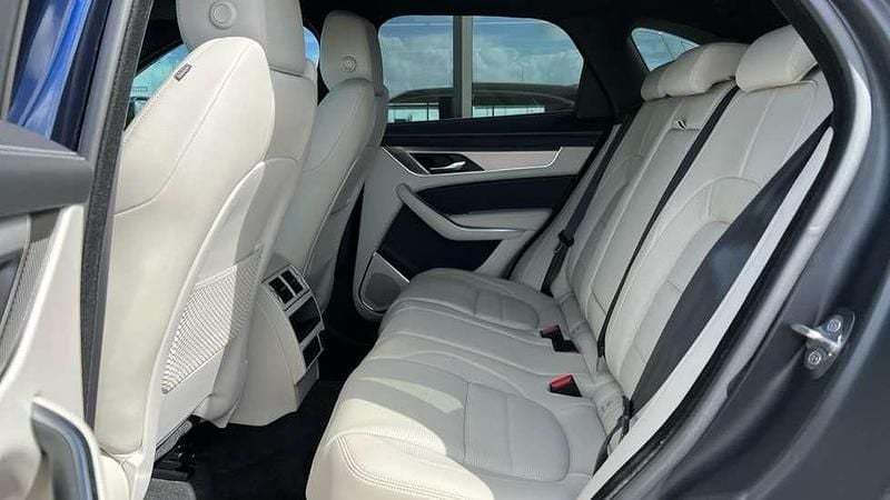 Second-hand Jaguar F-Pace R-Dynamic 204 CP (150 kW) 2023 Albastru SUV