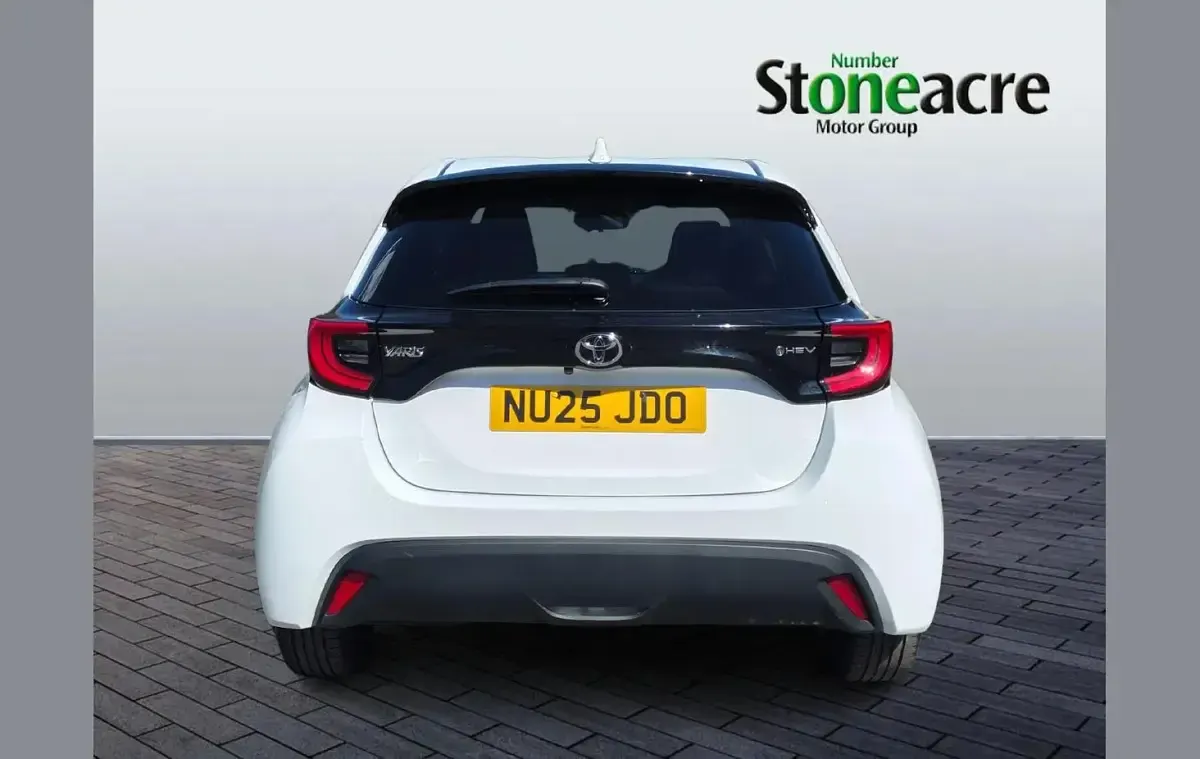 Used Toyota Yaris Design 116 HP (85 kW) 2025 White Hatchback