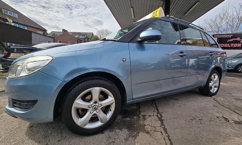 Used Skoda Fabia SE 69 HP (50 kW) 2010 Grey Estate