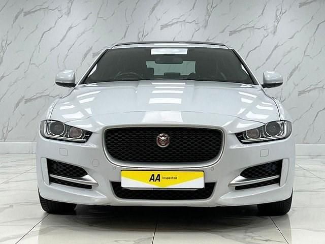Used Jaguar XE R-Sport 180 HP (132 kW) 2016 White Sedan