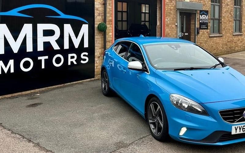 Used Volvo V40 R-Design 114 HP (83 kW) 2015 Hatchback