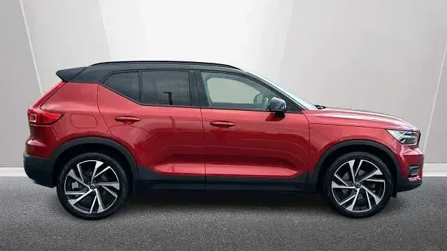 Used Volvo XC40 R-Design 188 HP (138 kW) 2019 Red SUV