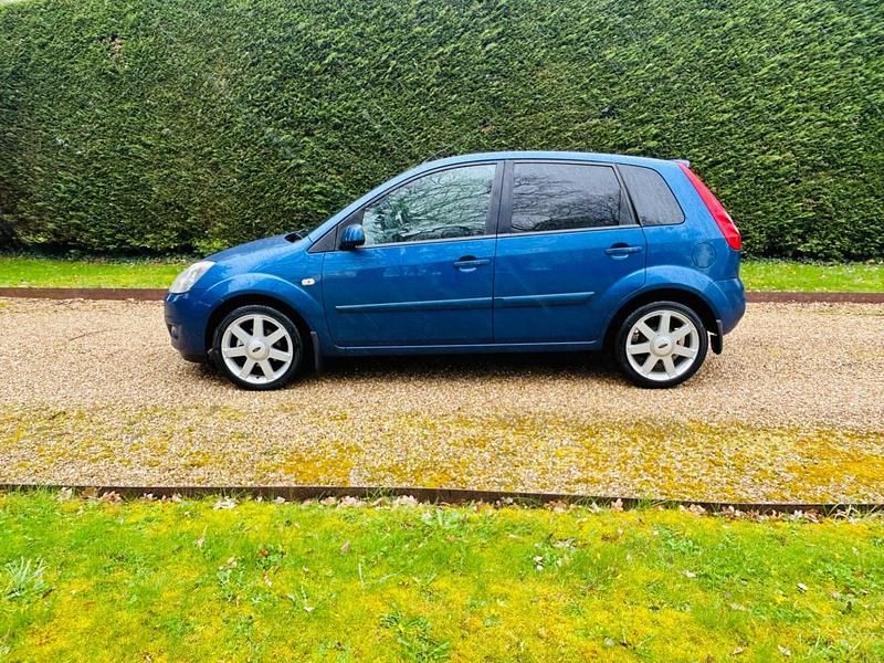 Used Ford Fiesta Zetec 90 HP (66 kW) 2007 Blue Hatchback