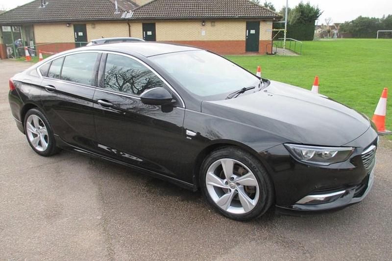 Used Vauxhall Insignia SRi 170 HP (125 kW) 2019 Black Hatchback