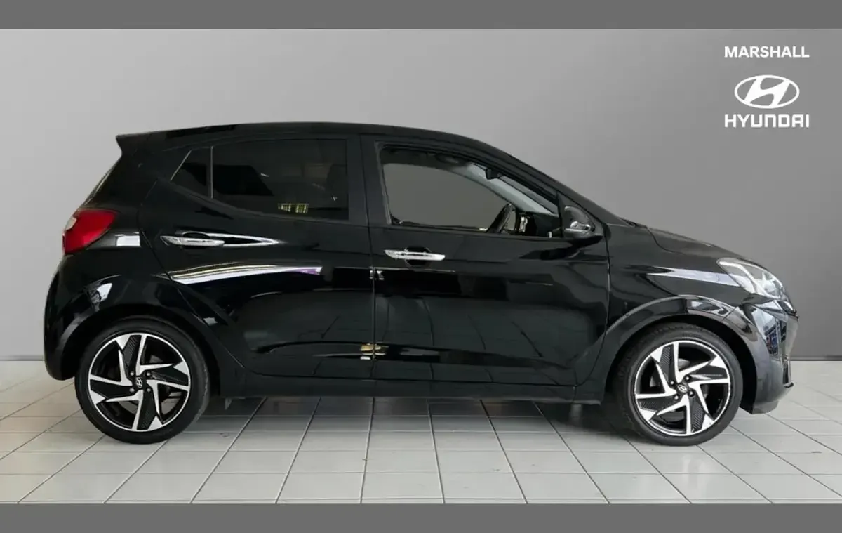 Used Hyundai i10 Premium 83 HP (61 kW) 2023 Black Hatchback