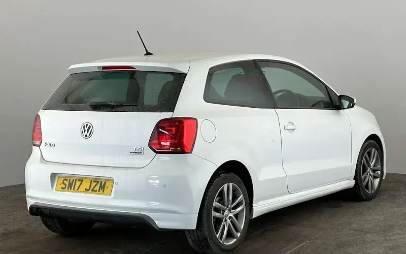 Used VW Polo R-line 90 HP (66 kW) 2017 White Hatchback