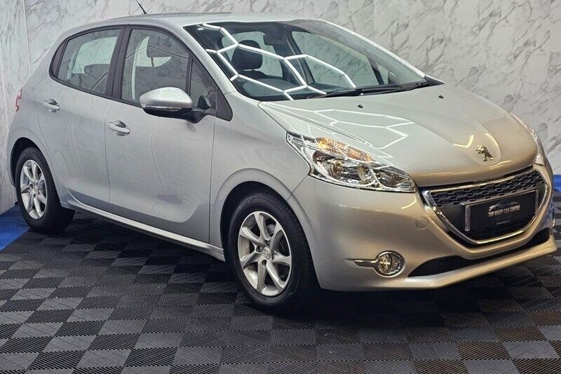 Silver Used 2015 Peugeot 208 Active Hatchback | £3,750 (Good price) - Image 1/1