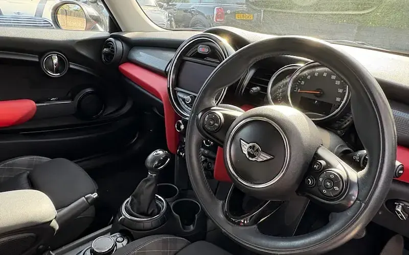 Used Mini Cooper Hatch 136 HP (100 kW) 2017 Hatchback