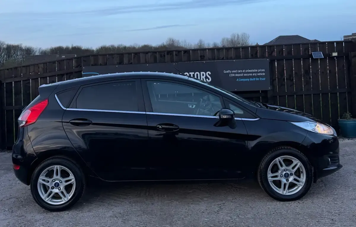 Used Ford Fiesta Zetec 125 HP (91 kW) 2013 Black Hatchback