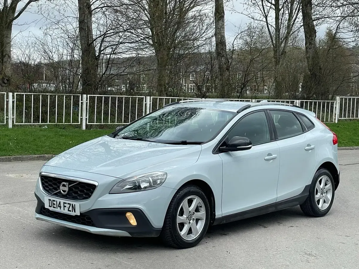 Used Volvo V40 SE 115 HP (84 kW) 2014 Blue Hatchback