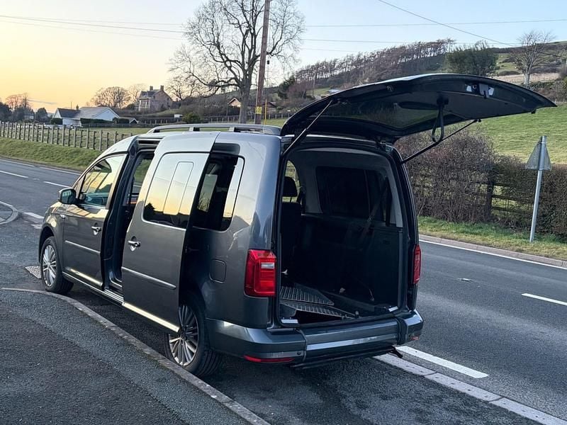 Usado VW Caddy Maxi Life Life 102 HP (75 kW) 2018 Cinzento Monovolume