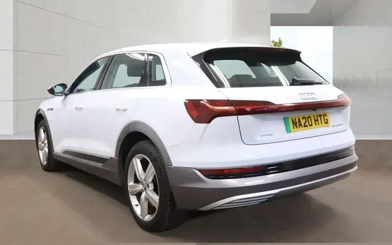 Begagnad Audi e-tron Design 230 kW (313 HK) 2022 SUV