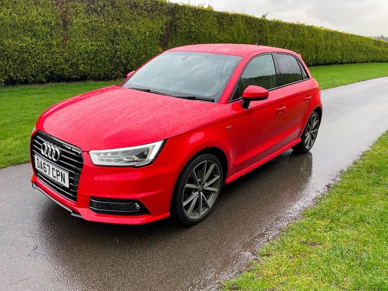 Begagnad Audi A1 Black Edition 2018 Röd Halvkombi