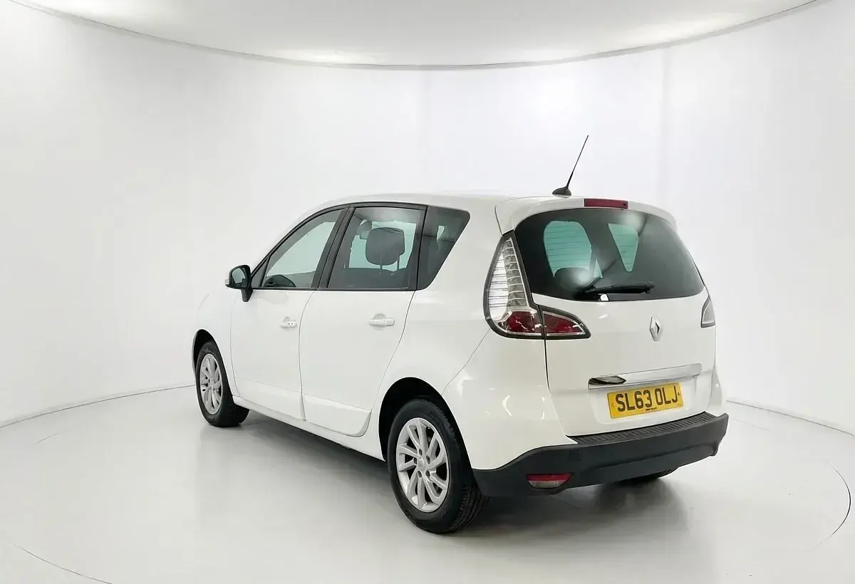 Used Renault Scénic III Dynamique 110 HP (80 kW) 2013 White MPV