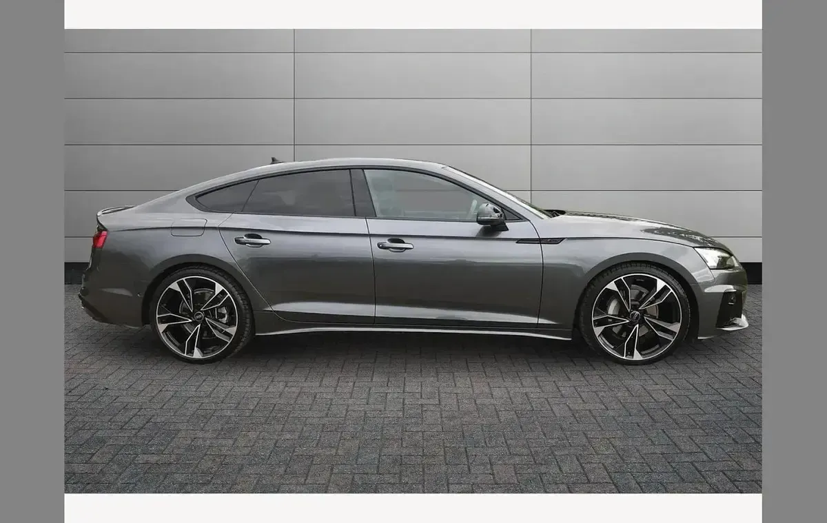 Używany Audi A5 Black Edition 204 KM (150 kW) 2024 Szary Hatchback