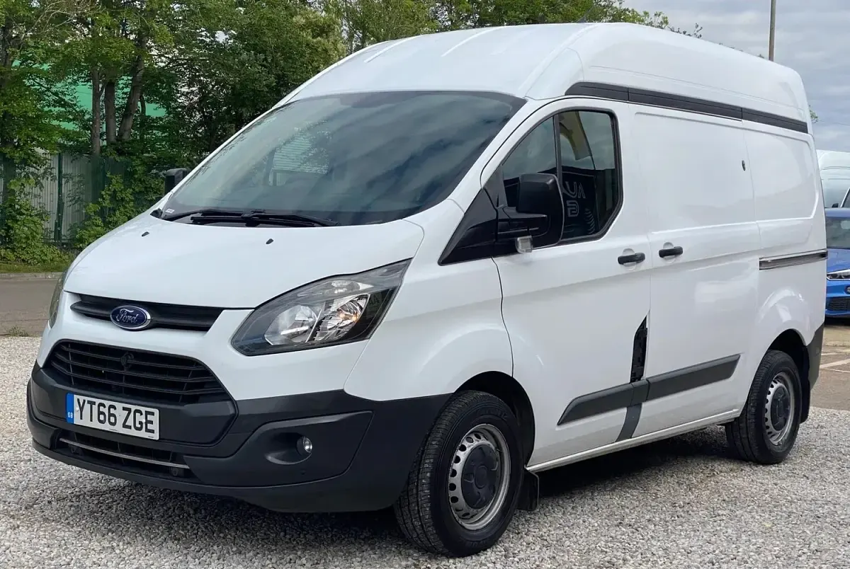 Used Ford Transit Custom 105 HP (77 kW) 2016 White Van