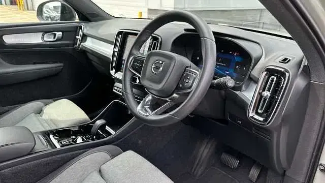 Used Volvo XC40 Plus 161 HP (118 kW) 2023 Green SUV