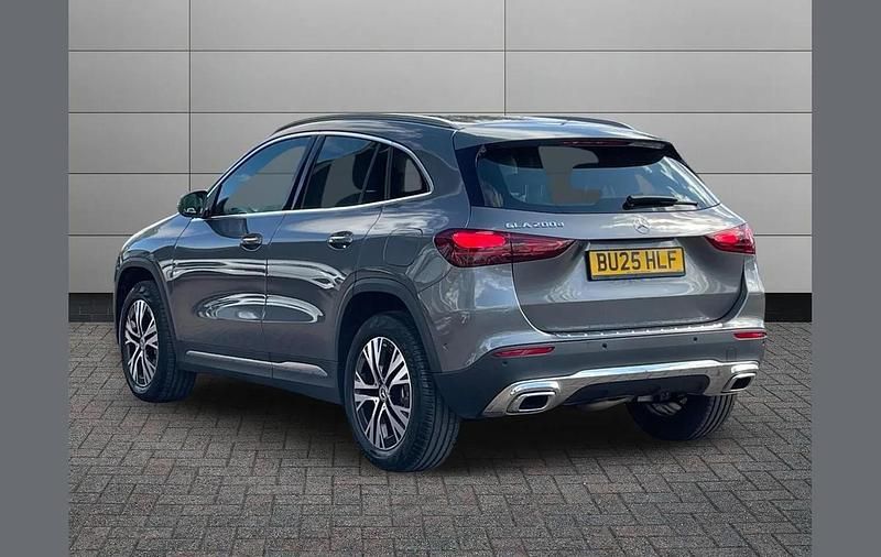 Used Mercedes GLA200 Executive 150 HP (110 kW) 2025 Grey SUV