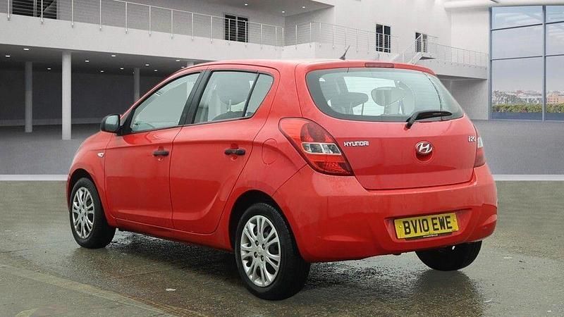 Used Hyundai i20 Classic 77 HP (56 kW) 2010 Red Hatchback