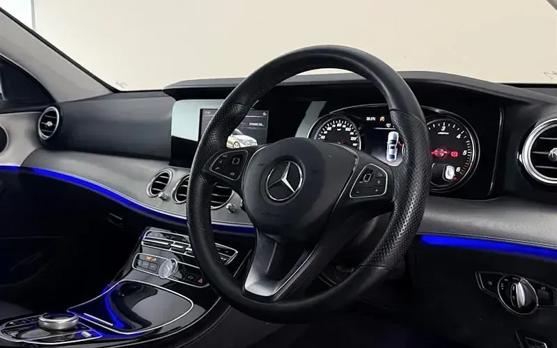 Second-hand Mercedes E200 SE 150 CP (110 kW) 2017 Argintiu Berlinǎ