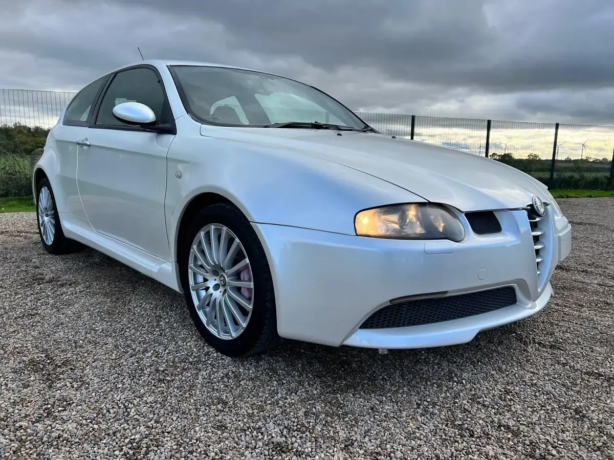 Begagnad Alfa Romeo 147 GTA 250 HK (183 kW) 2005 Pearl Halvkombi
