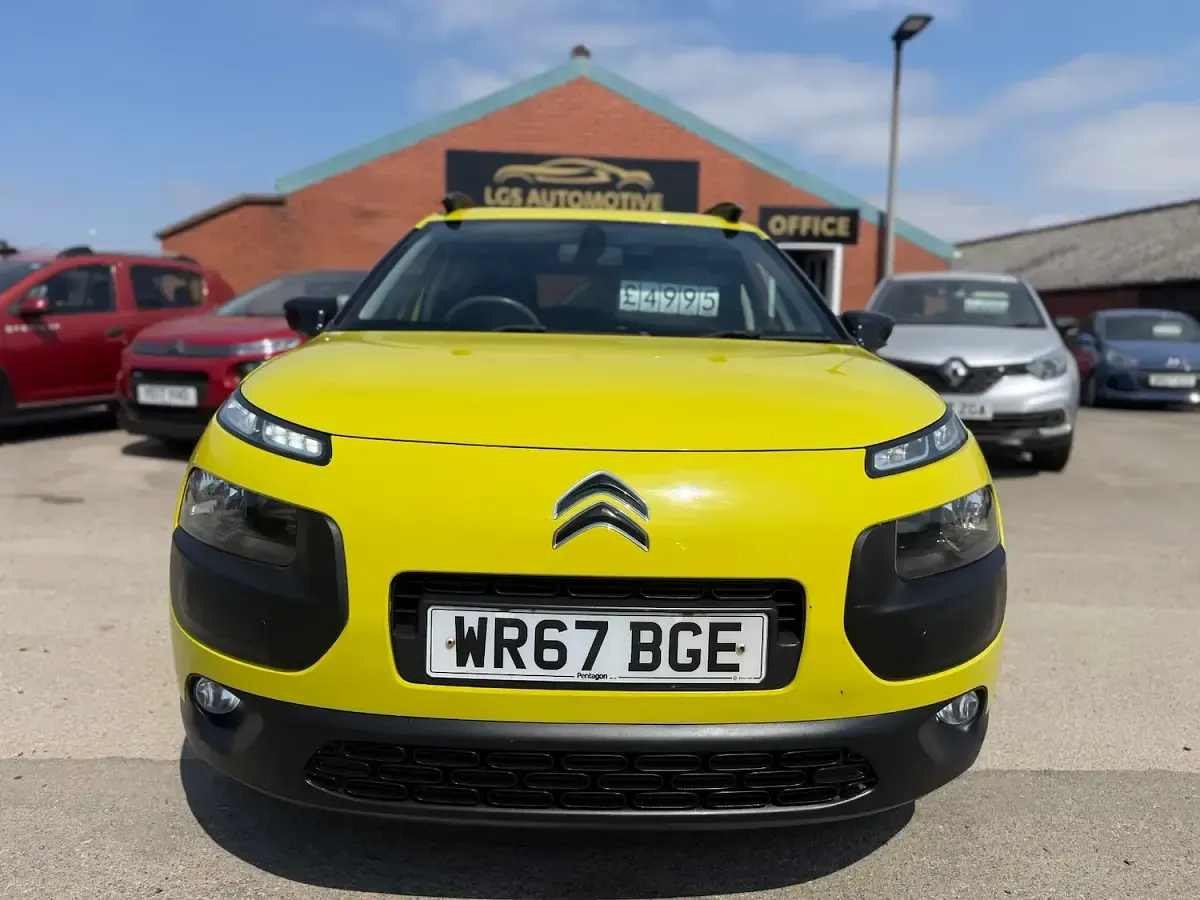 Used Citroën C4 Cactus Flair 82 HP (60 kW) 2017 Yellow Hatchback