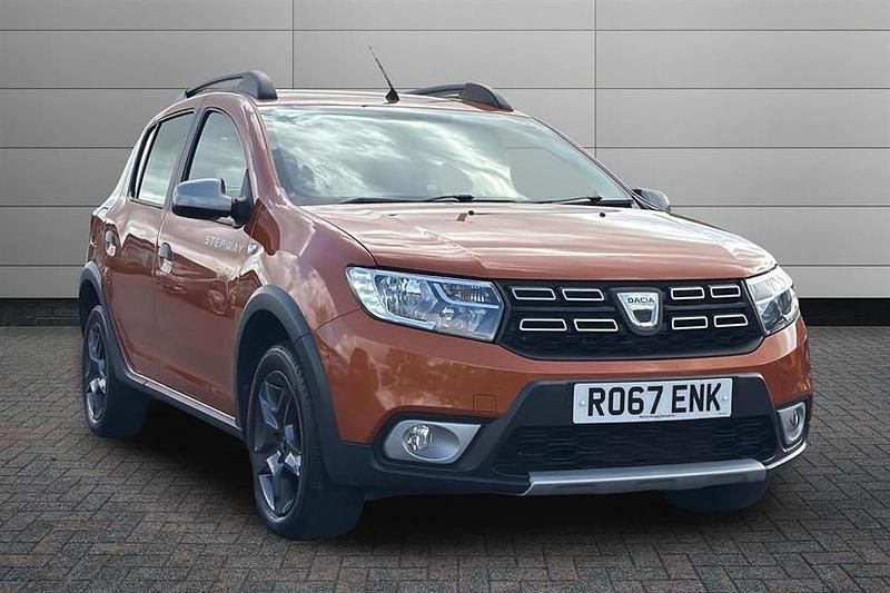 Begagnad Dacia Sandero Stepway 90 HK (66 kW) 2017 Orange Halvkombi